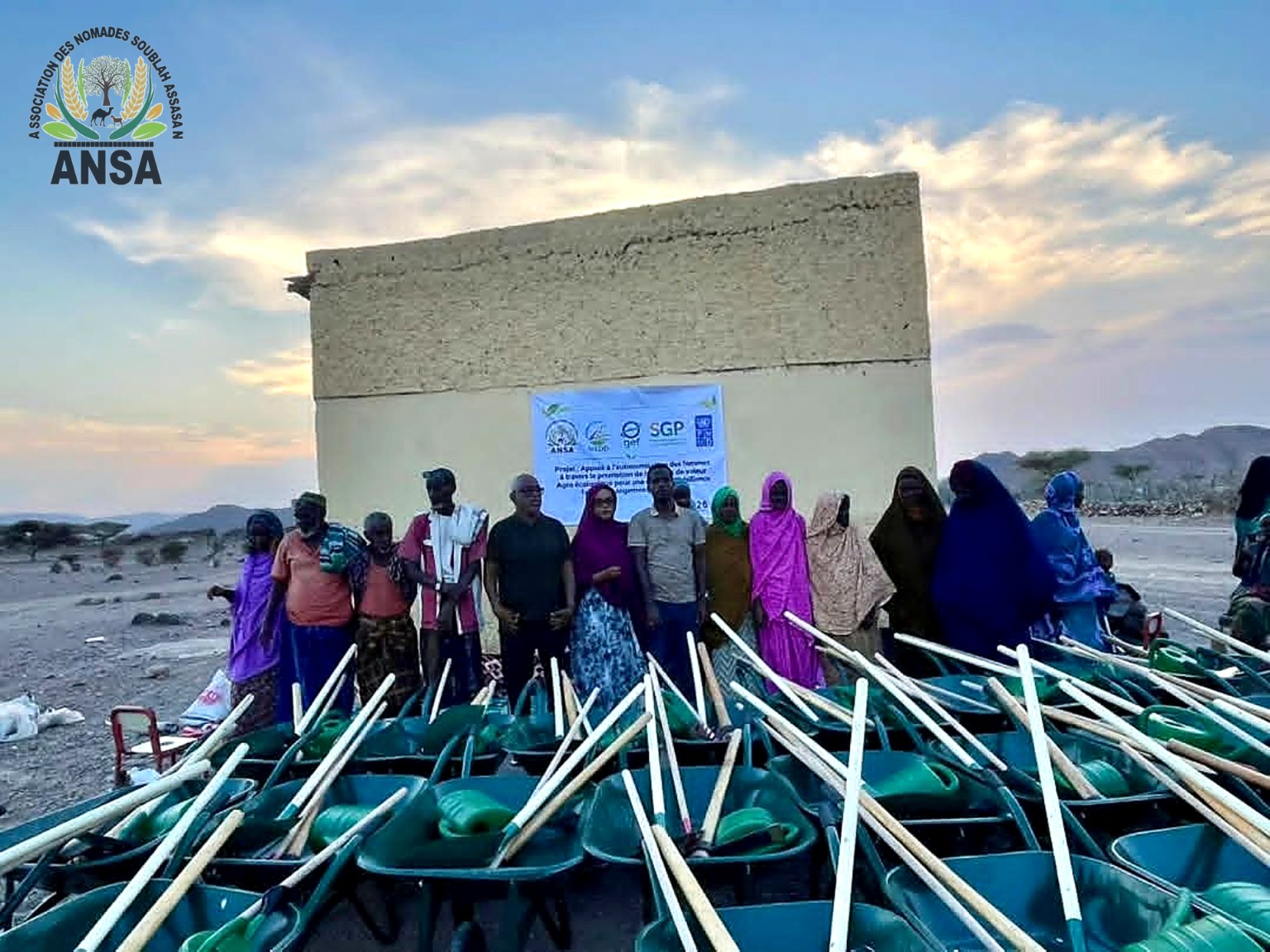 Participants à la cérémonie de distribution d’outils agricoles à Assasan